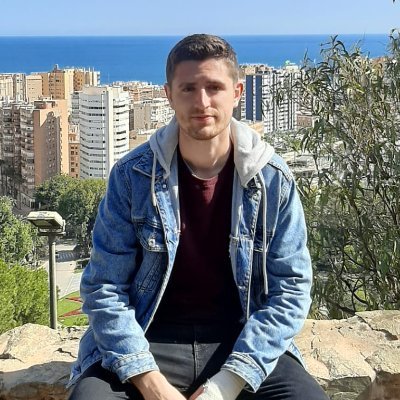 ✍🏼 Periodista-Entrenador de fútbol (UEFA-A) 
🇵🇹 Corresponsal del Jornal de Notícias (Portugal) 
⚽ El Periódico de Aragón.