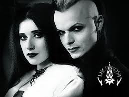 estudante, adoro música, minha banda favorita é lacrimosa,  meu grande ídolo é daron malakian, amo artes, arquitetura...