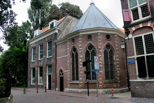 Bedevaartsoord in de binnenstad van Gouda met 500jr geschiedenis. Momenteel gesloten voor onaangekondigd bezoek.