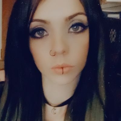 DovahkiinDame23's profile picture. Almost 32 mom of 2 little monsters that I love with all of my heart 🥰😝💚 I love to play video games, watch movies/TV, etc.🤘💚
#JusticeForJohnnyDepp! 🤘💚💜💚