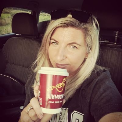 Killarney 📍| Mum 🤹♀️ | Coach 👩⚖️
Sales & Marketing 📲
UEFA B Licence 💯
Currently on UEFA Elite Youths 📚
All views my own 💯