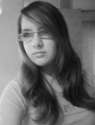 sou bem divertida,gosto muito de sair com os amigos,estudo e faço aula de dança.Bom é isso ai bjssss para meus atuais e futuros seguidores