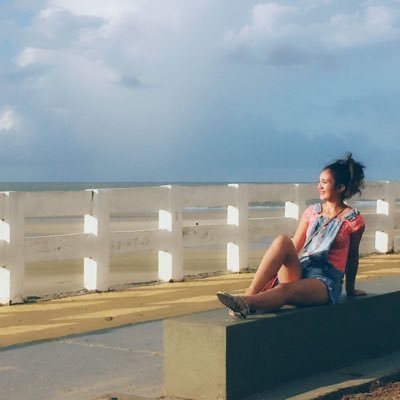 A partir do momento que você descobre realmente a pessoa que você é, o que falam sobre você já não tem tanta importância assim.Brazilian Girl-Single-Happy