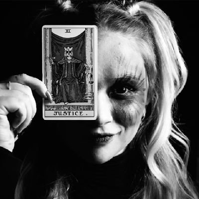 SIINGNOREQUIEM's profile picture. Why should I have a heavy heart?
Why should I start to break in pieces?
Why should I go and fall apart for you?