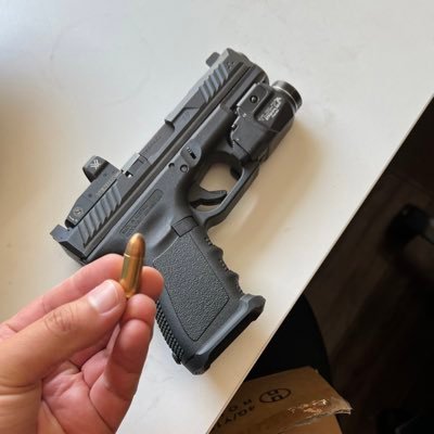 Sanminism's profile picture. 海阔从鱼跃，天空任鸟飞