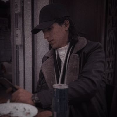 Hashem_954's profile picture. :♥︎ ::تزعل وانت عيونك أجمل من الغيوم
علمني شّلون لايق عليك الزعل ؟🔭