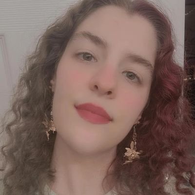 ♛ she/her. 30. Lover of music, film, and books.