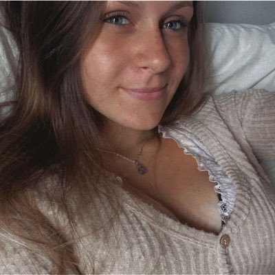 chloe02676813's profile picture. 