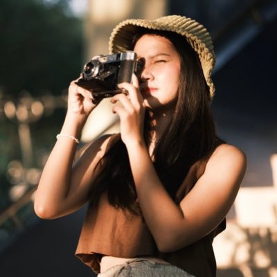 herbestgems's profile picture. sometimes a pink roses, another times a loaded gun 💃🏼