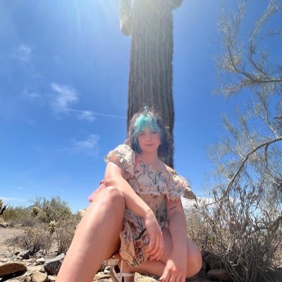 opossumlvr's profile picture. ash | 💗💜💙| ♈️ | always in the middle of an identity crisis