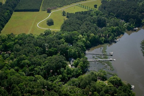 33Pineview's profile picture. Personification of a deep water estate. For your consideration: a half-mile view across a tidal river and wildlife-packed salt marsh to a three-mile-long shore