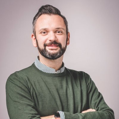 EmmeEmme22's profile picture. Digital and web passionate, Football scientist, Brit-Rock addicted and more...