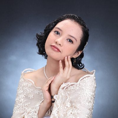 ybonakid's profile picture. • kiddult trying to find its way • occasional bookworm •