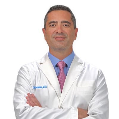 Gastroenterologo, especialista en endoscopia intervencional y enfermedades del pancreas y tracto biliar. Fan del futbol, tenis y baloncesto