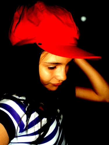 _maisasampaio's profile picture. Por você eu bebo o mar de canudinho
E atravesso o polo norte de shortinho
Entro descalço no vulcão em erupção
Faço de tudo pra ganhar seu coração