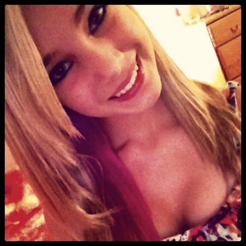 ChloeeeEliseeee's profile picture. Chloe. 13. 8th grade. Haters make you famousss