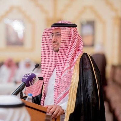 أكاديمي لغوي، ممارس للتطوير والتدريب وصناعة المحتوى، فائز بجائزة وزارة الثقافة للكتاب. مؤلف موسوعة النبر والتنغيم في أداء القرآن الكريم 8 أجزاء