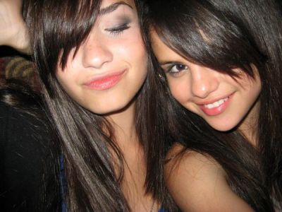▓▒░F░O░L░L░O░W░█▬►
My real name is Selena Anne Gomez