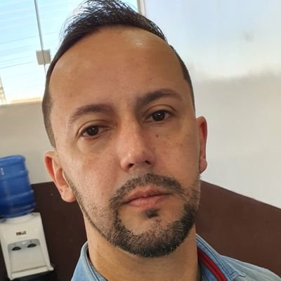 Sou um rapaz trabalhador . Dinâmico, sempre a procura do melhor , destrovertido .