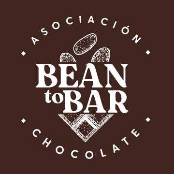 Somos la Asociación del Chocolate «Bean to Bar» de Tueste Artesano en España 🍫
Queremos que tú lo ames también 🤎