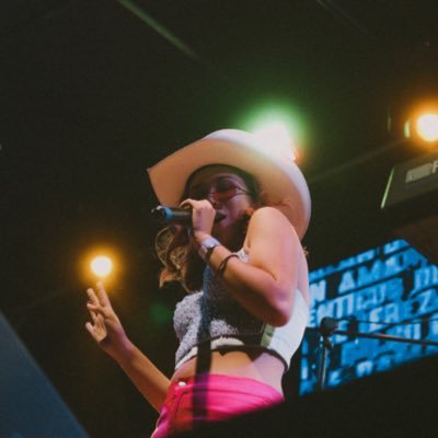 zanahoria cantora, hago rolitas chidas, soy cáncer y lloro por todo, sí te cayó el saco, póntelo 🧥❤️‍🩹