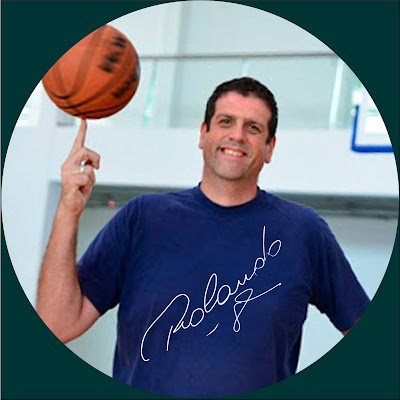 Ex-atleta de basquete 🏀
14 anos de Seleção Brasileira🥇
1° brasileiro na NBA
Coordenador Técnico Coritiba Monsters