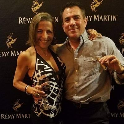 Momma, Happy Wife of @EyeofDelray, Triathlete, Marathon Runner, Cellist, Painter, Author, Skydiver...I could go on.There's nothin' wrong with my ego.