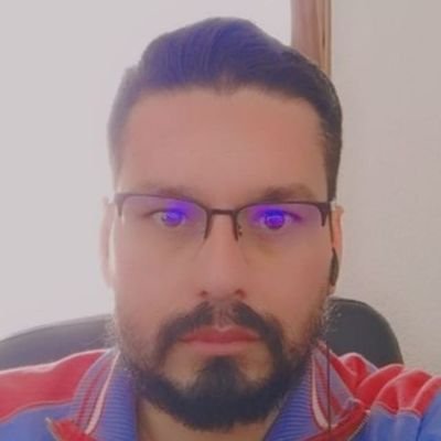 aluminums's profile picture. Viendo al mundo desde la tribuna mientras los actores se agarran a patadas.