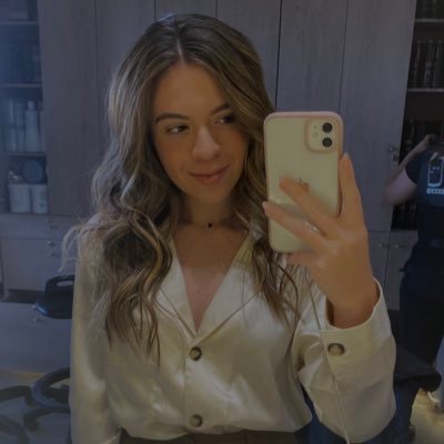 Victoriaav99's profile picture. 
