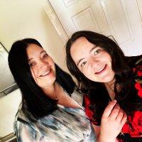 Lizzy and Laura (@sistersonthesea) Twitter profile photo