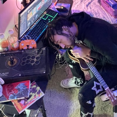 mallow_sux's profile picture. It’s Mallow aka Mallow_sux aka Biracial hunybun aka your auntie’s favorite nephew aka lightskin Lord Knight aka your favorite uni players favorite 2-2er