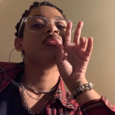 loveloverenee's profile picture. 26💛🌻🍯✨|GA 🍑|♏️😈| Kinesiology Major 🎓