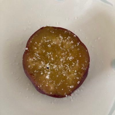 もう太り過ぎて着れる服がなく、出かけるのが嫌になり、家で退屈で食べてまた太る。元からデブでコロナでプラス10キロ。運動経験なしでジムに行くがジムで何したらいいか分からず、自力では無理とパーソナルトレーナーのもとへ。 スタート2022.6.21 *72.4キロ