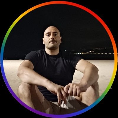 Seguo troppe serie tv. Gay, un po' geek. Viaggio,leggo,bloggo,cucino,vado ai concerti,bevo e faccio l'informatico.
Non sono il fortunadrago!🏳️‍🌈
he/him