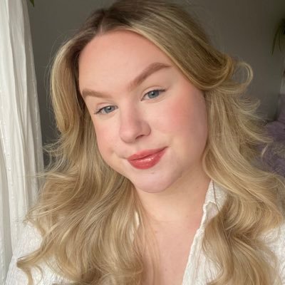 Social Media Content Creator 🤍 my passion is creating fun engaging videos and photos for brands to use on social media ✨ My portfolio is linked bellow 👀