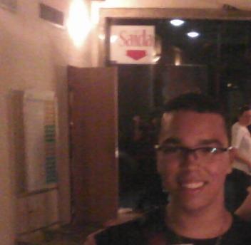 Agora estudante , as vezes imitador , nas horas vagas filósofo .
