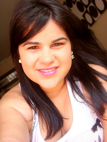 Uma menina cheia de sonhos.. o resto, ainda tou descobrindo.
