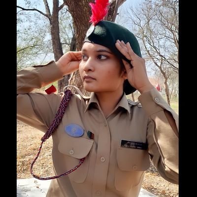 A tiny girl with not so tiny dreams...✨

शौर्यम..दक्षम..युध्धेय..! बलिदान परम धर्म ! 🇮🇳