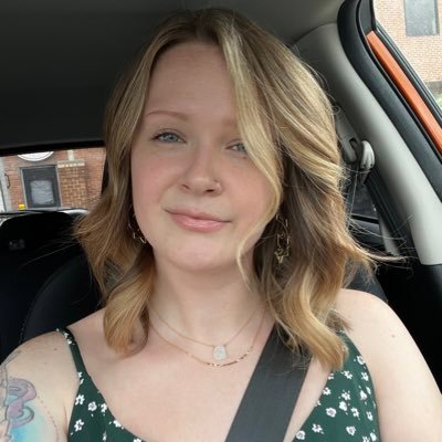 hatlebee's profile picture. she/her // twitch streamer // anime nerd // ♊️♑️♑️