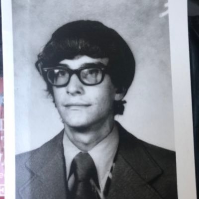 RobertL103's profile picture. mega boomer sooner ♊️no dms. loyalty is most important to me. constant state of confusion 🚫DMs blocked by Cher .Bears,Celtics and Cardinals. PORN=BLOCK