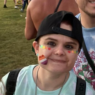 littleslowlow's profile picture. Weird. Short stack of pancakes. 👽😜