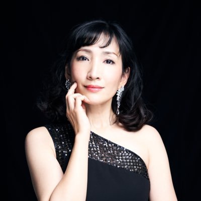 大分県出身*ソプラノ歌手*オペラやコンサートに出演*東京二期会会員*桐朋学園大学/東京音楽大学・各非常勤講師*レッスンや出演のお問合せはmail@makikoyoshime.comまで