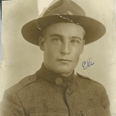 Dcep__'s profile picture. G O D. number 1 Radiohead fan 😁