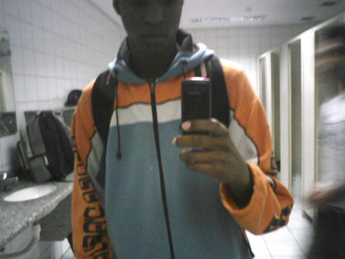 sou umnegro bem dotado !e muito feliz ki ama loiras e qualquer guria !!emtao m segui por favor!!! XD