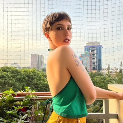 art market professional and artist. anti-fascist and TERF-hate account. (she) (hers) 🏳️‍🌈🇧🇷✡️