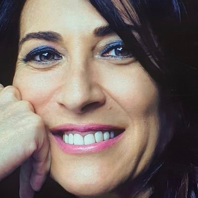 Periodista.
Mi nueva novela: 
                    El cuaderno secreto de Maria Callas @esferalibros   Estoy en Tele 5, TVE, Cuatro, Telemadrid y RNE.