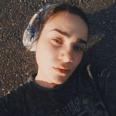 sgarrett17's profile picture. she/her |
Stop littering