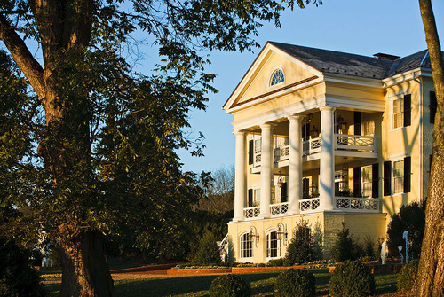 A luxurious boutique hotel in central Virginia offering luxurious accommodations, outstanding personal service and authentic regional American cuisine.