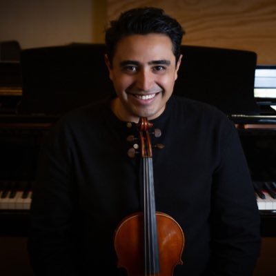 Abogado/Violinista, Premio Nacional a la Juventud, internacional a la filantropía y humanitarian awards. Fundador academia de música Benning en Amor y Servicio.