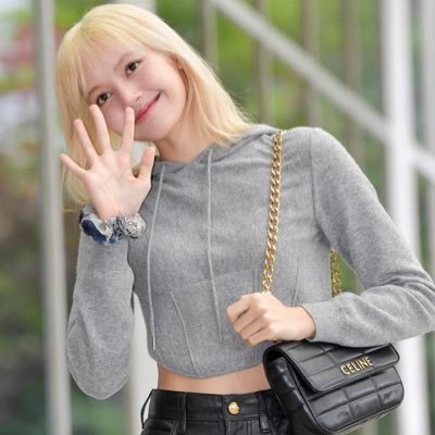 #LISA #LILIES #ONLYLISA Just for LISA and LILIES, only LISA not BLINKS!!! OTP Jenlisa. Don't ship guys boy with Lisa, if so please don't follow me or block me